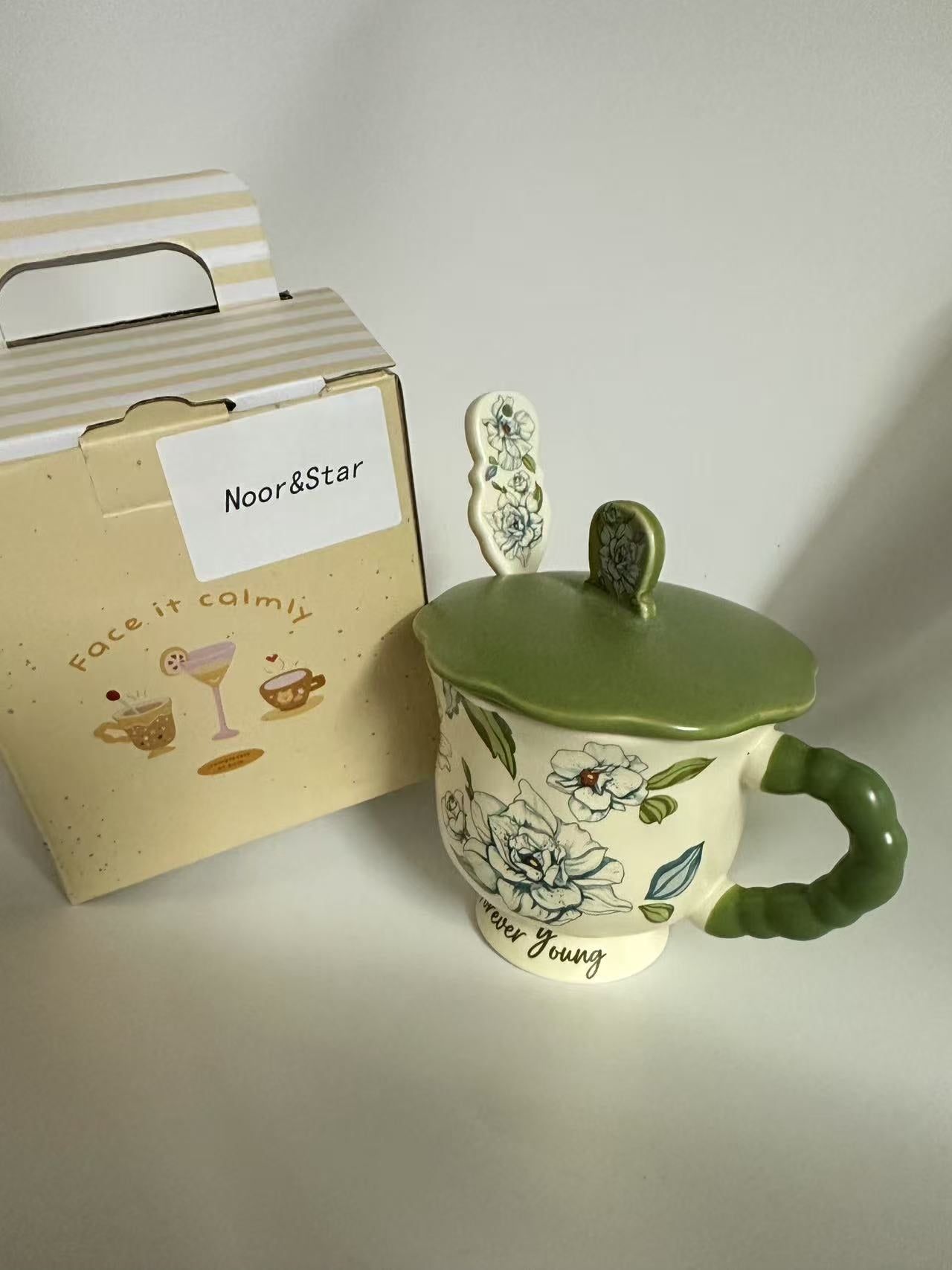 Blue-Green Floral Mug Gift Set - 390ML Under Glaze Ceramic Cup with Lid & Spoon.Exquisite Gift Box Packaging for Holiday Gifts, Birthday Surprises, and Daily Use.